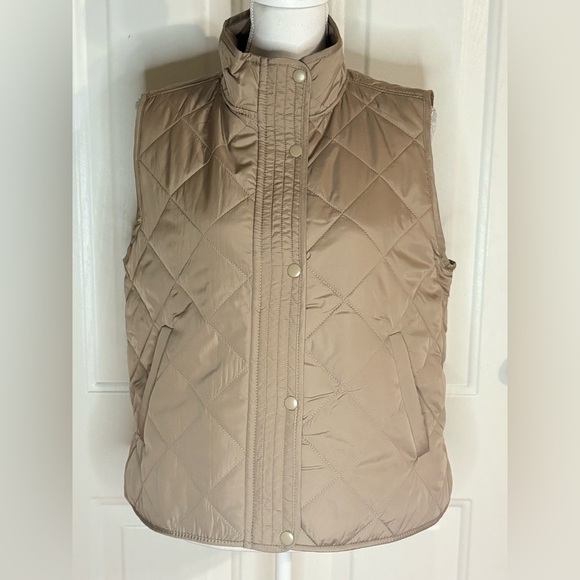 Maurices Jackets & Blazers - Maurices Quilted Beige Vest with Pockets size Medium NWT